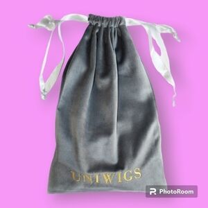 Uniwigs Grey Velvet Dust Bag